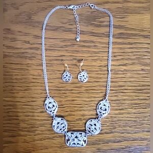 Elegant Silvertone Necklace and Earring Set